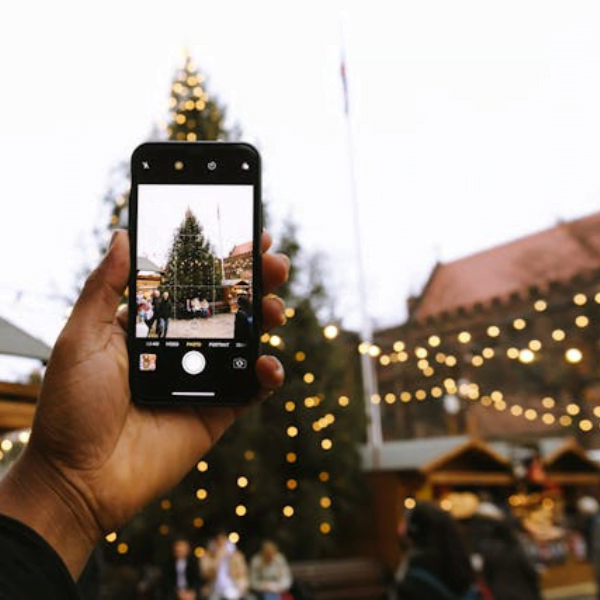 fotografia arvore de natal em mercado de natal na europa